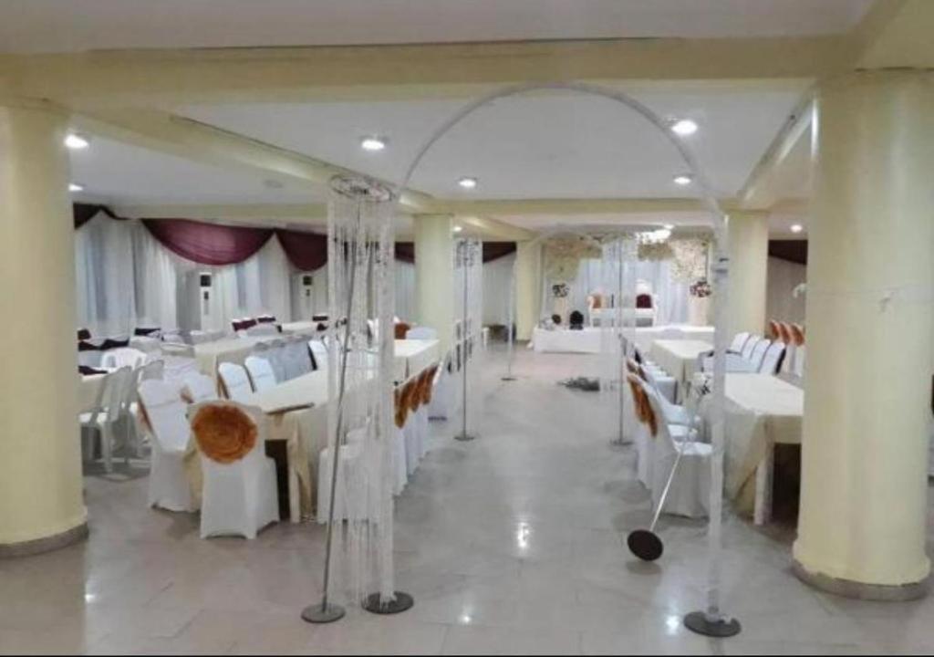 Presken Hotels Alade Avenue Ikeja Bagian luar foto