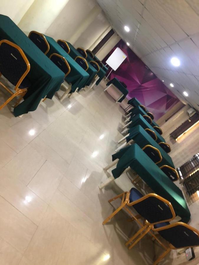 Presken Hotels Alade Avenue Ikeja Bagian luar foto