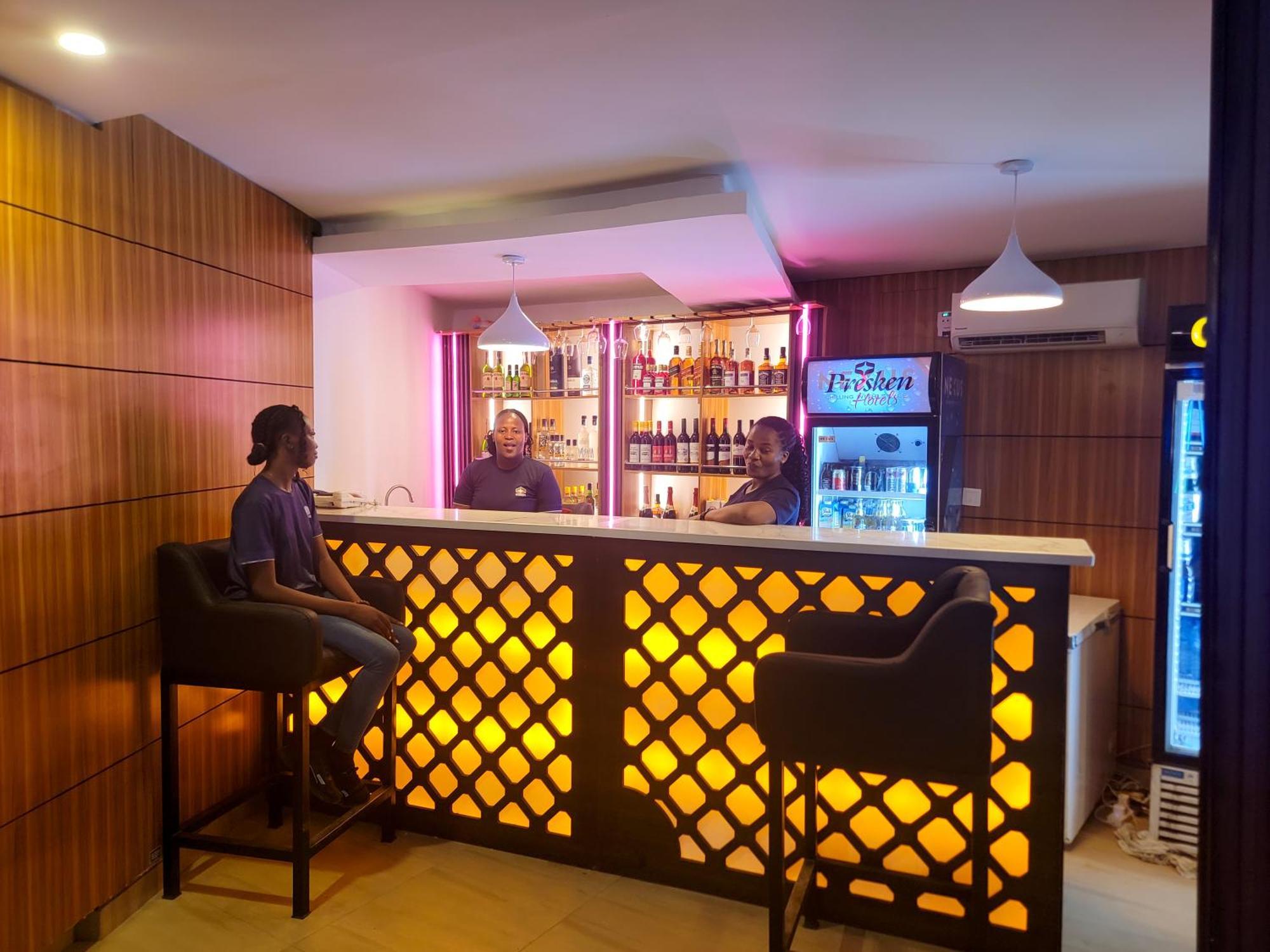 Presken Hotels Alade Avenue Ikeja Bagian luar foto