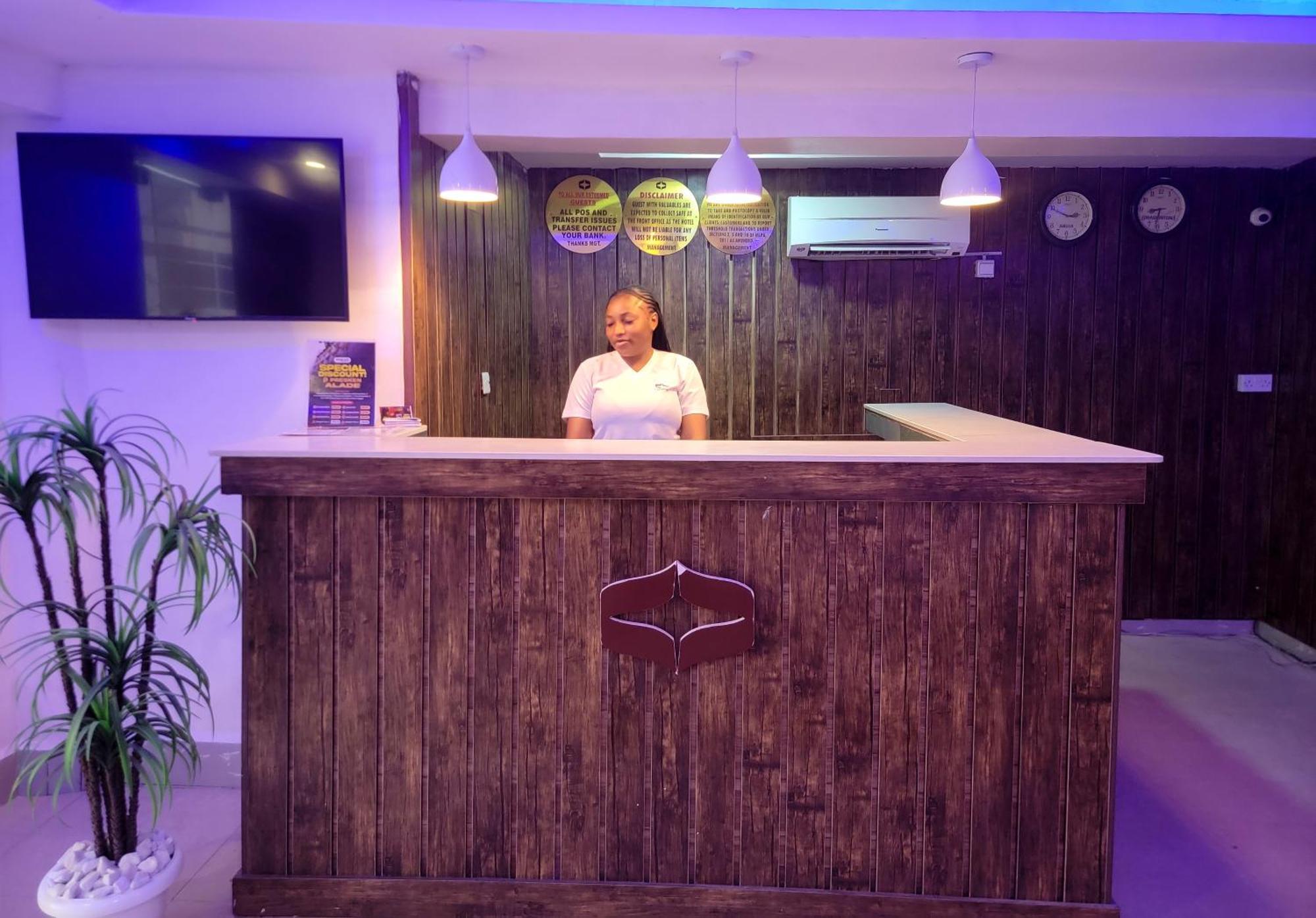 Presken Hotels Alade Avenue Ikeja Bagian luar foto