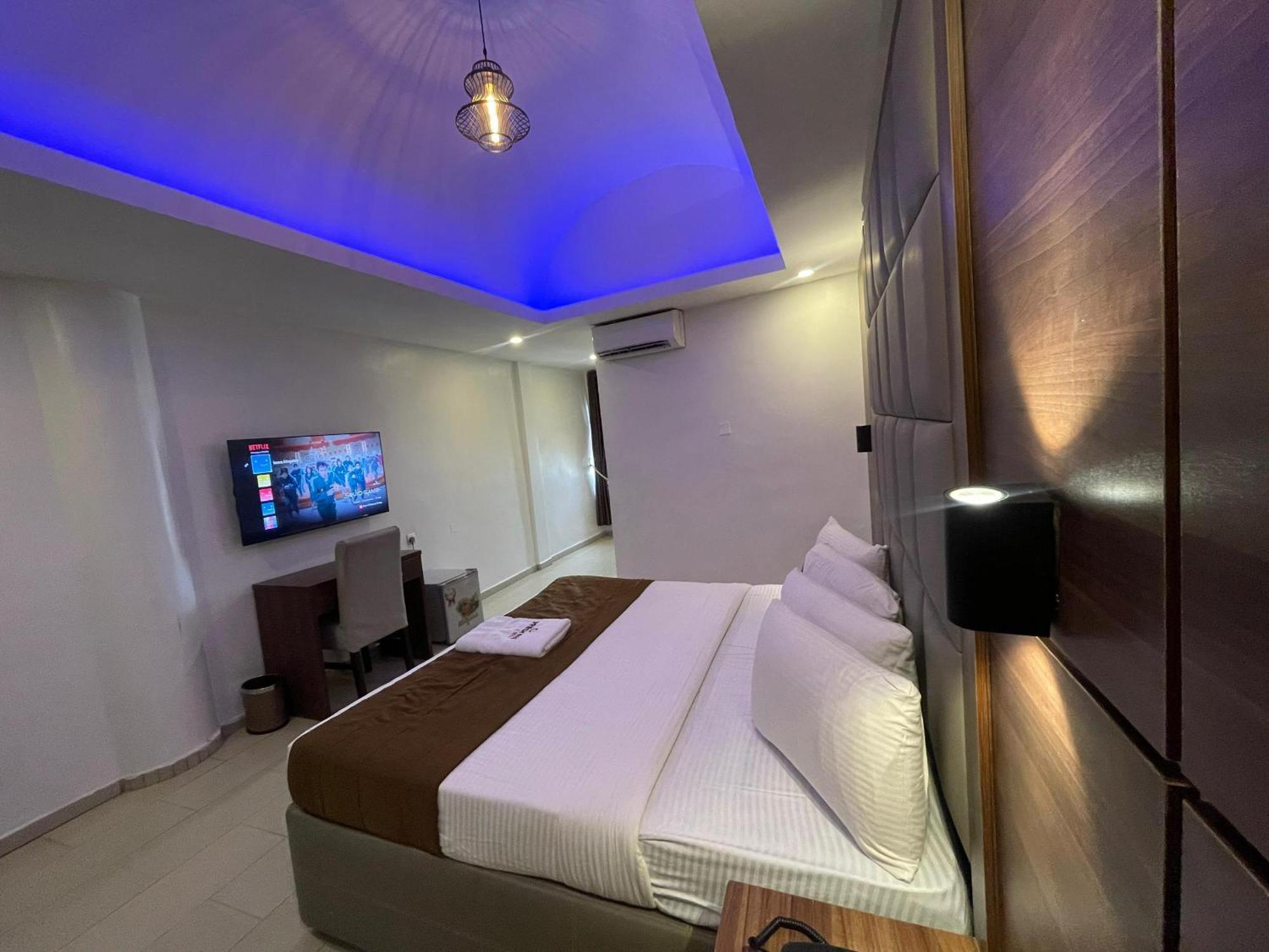 Presken Hotels Alade Avenue Ikeja Bagian luar foto