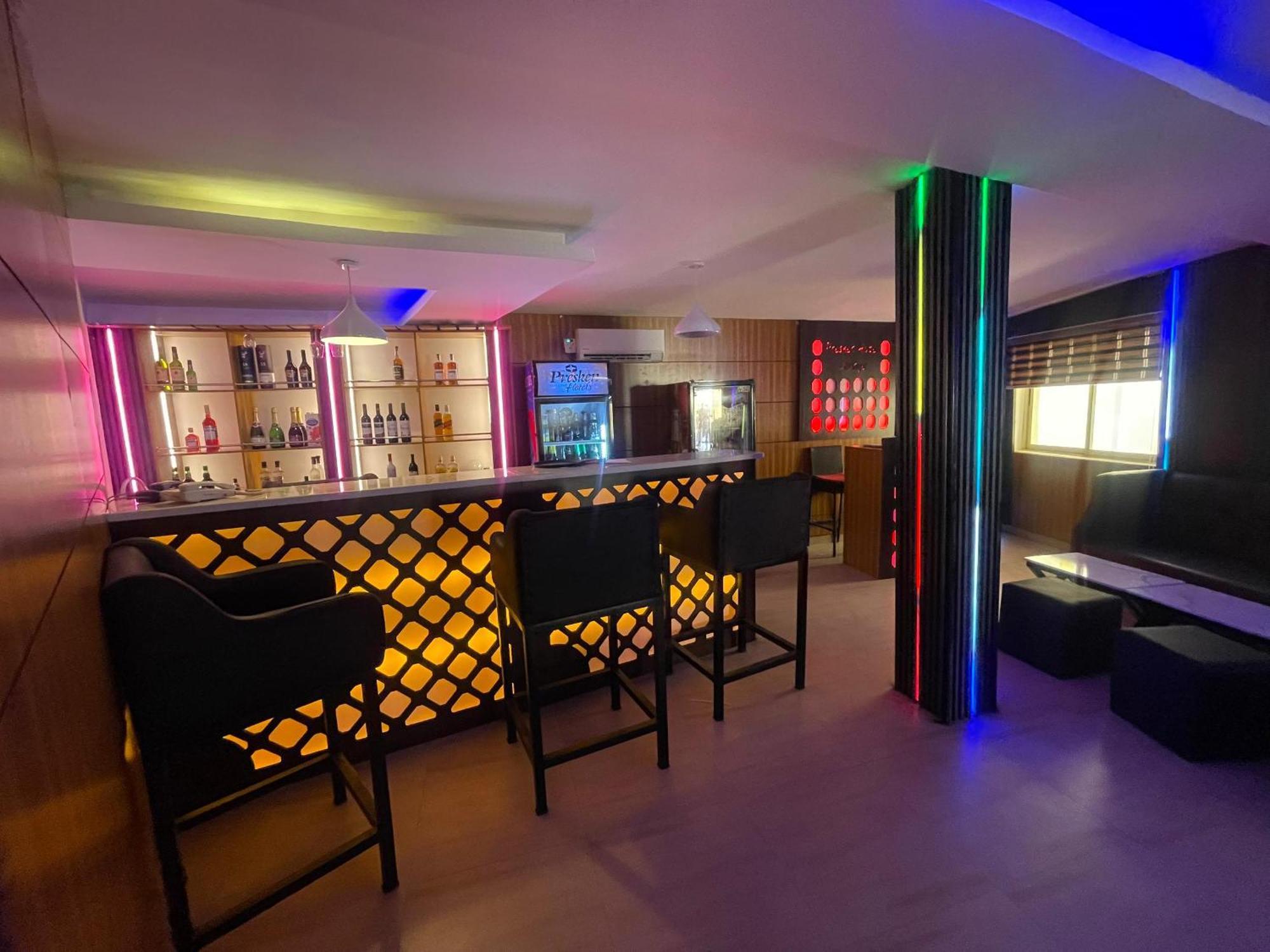 Presken Hotels Alade Avenue Ikeja Bagian luar foto