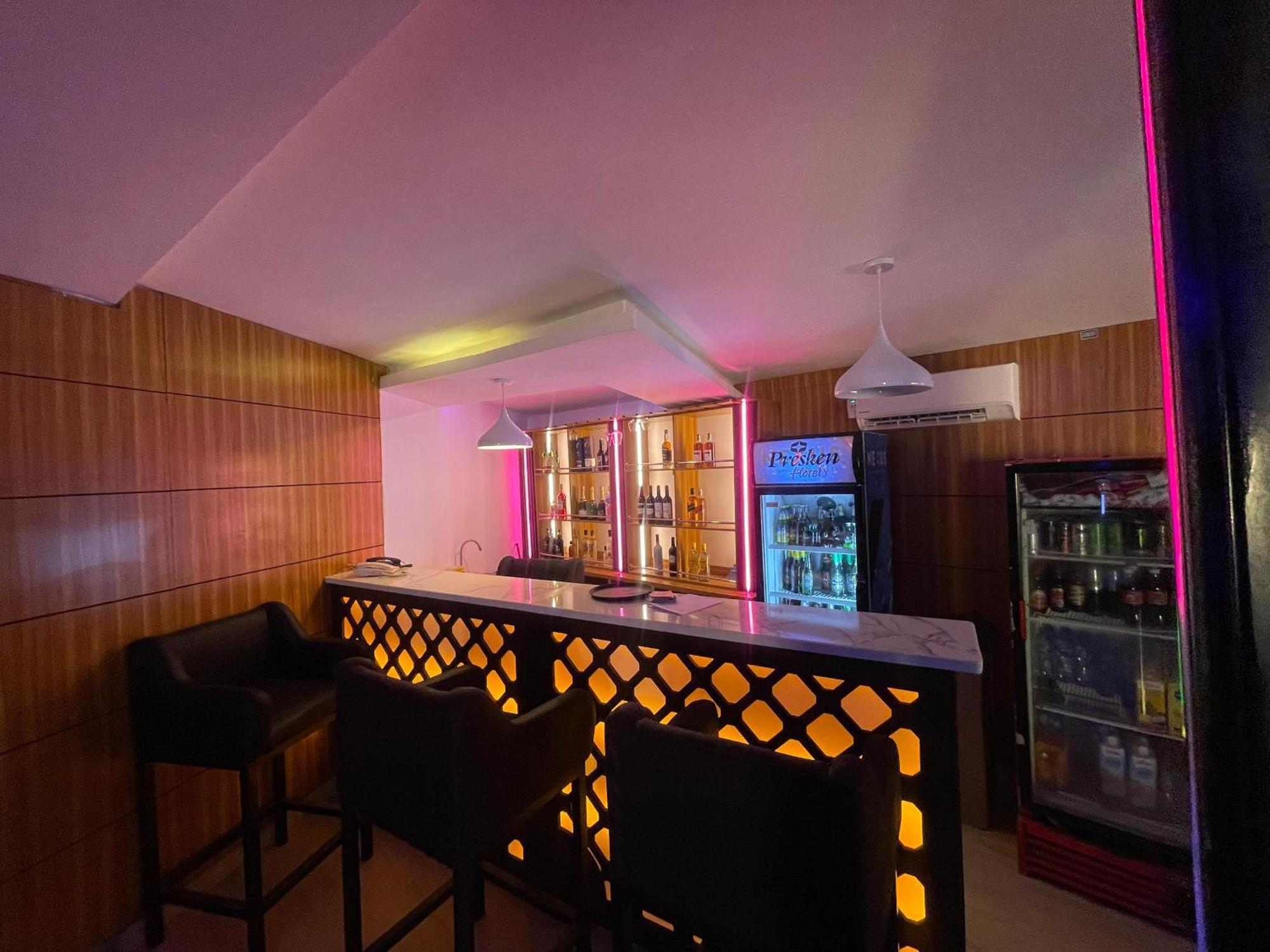 Presken Hotels Alade Avenue Ikeja Bagian luar foto