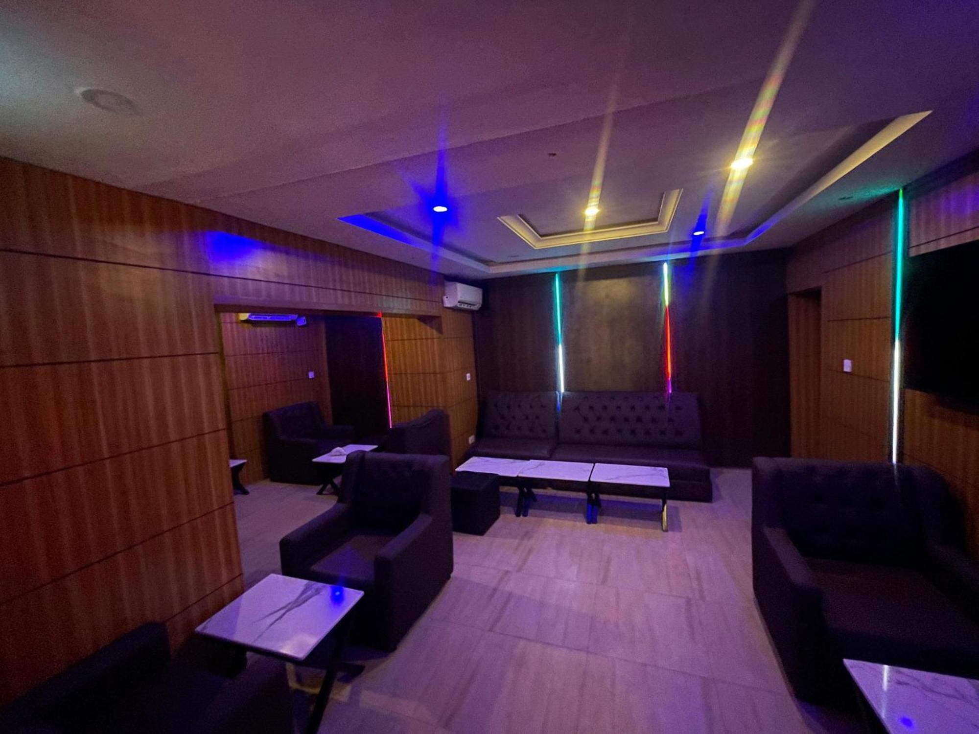 Presken Hotels Alade Avenue Ikeja Bagian luar foto