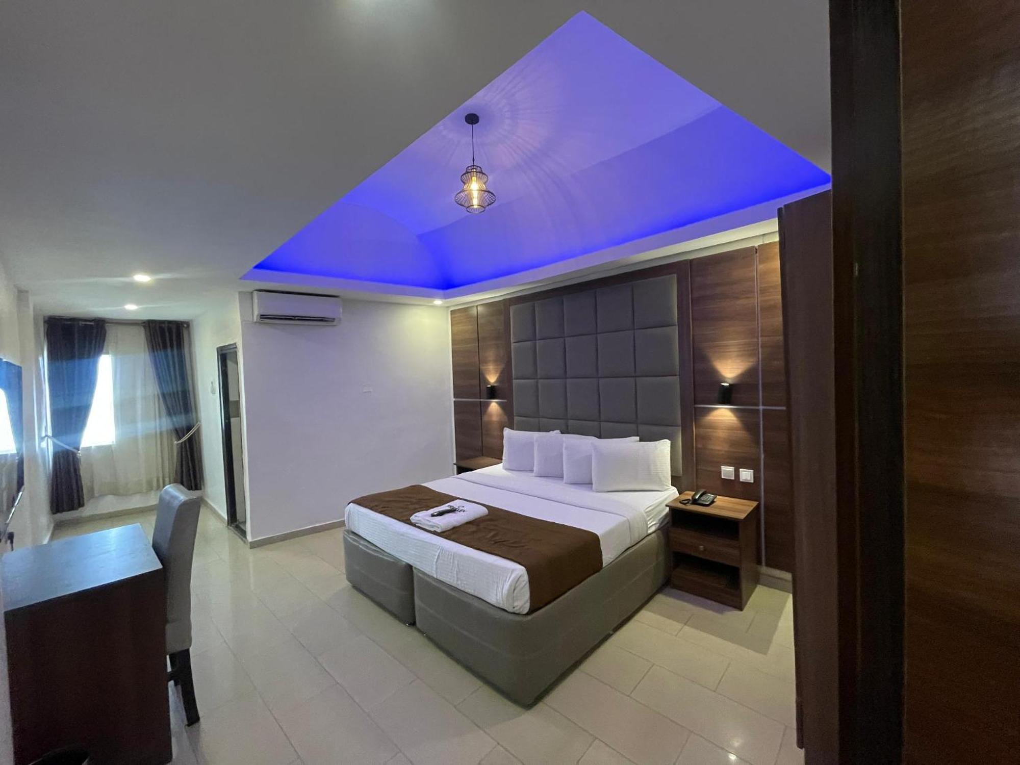 Presken Hotels Alade Avenue Ikeja Bagian luar foto